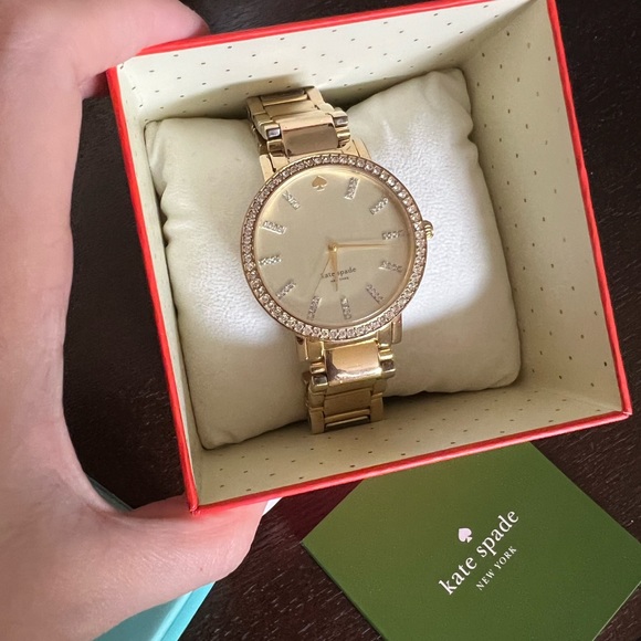KATE SPADE GOLD ROUND WATCH - Picture 4 of 10